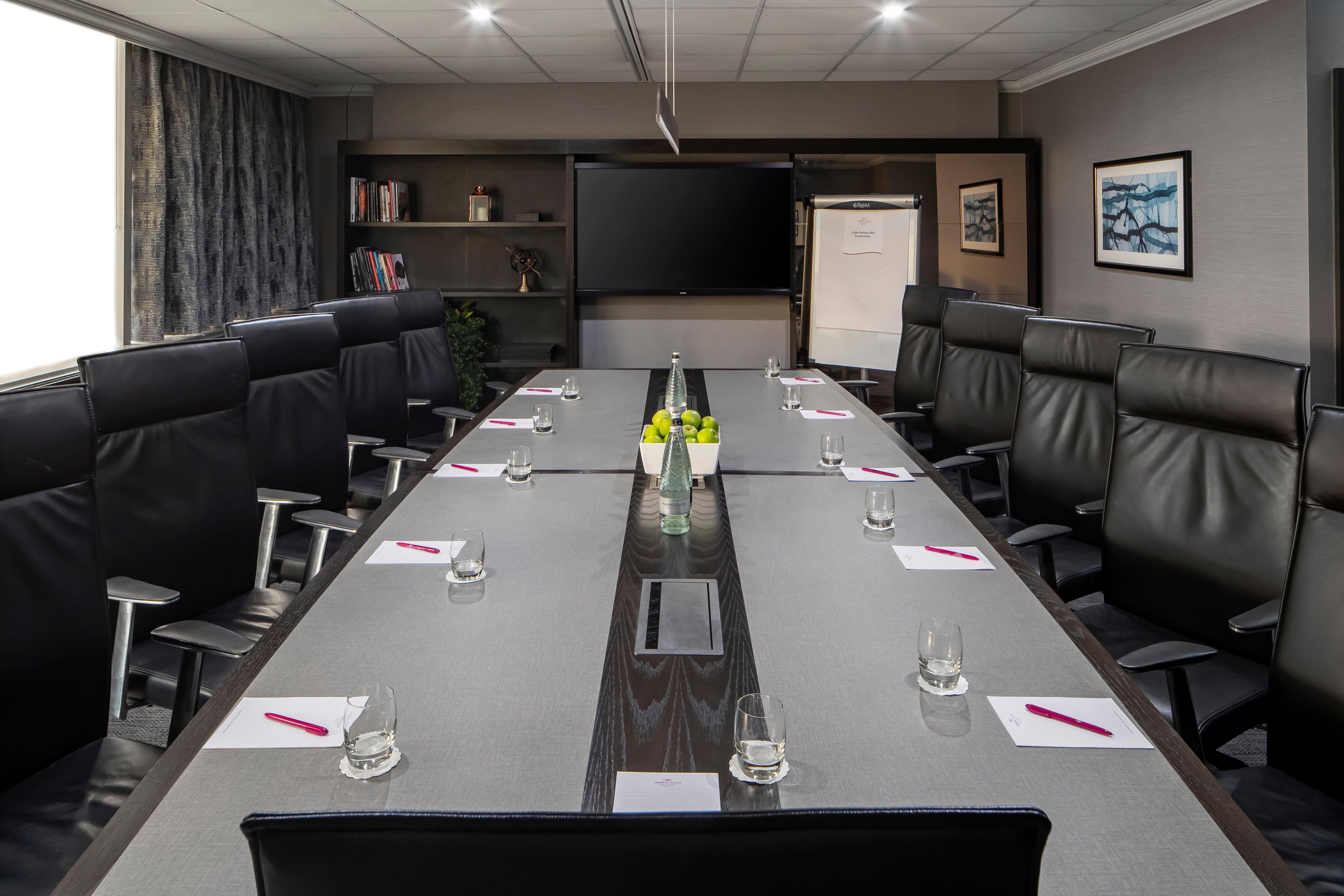Crowne Plaza By Ihg 4*